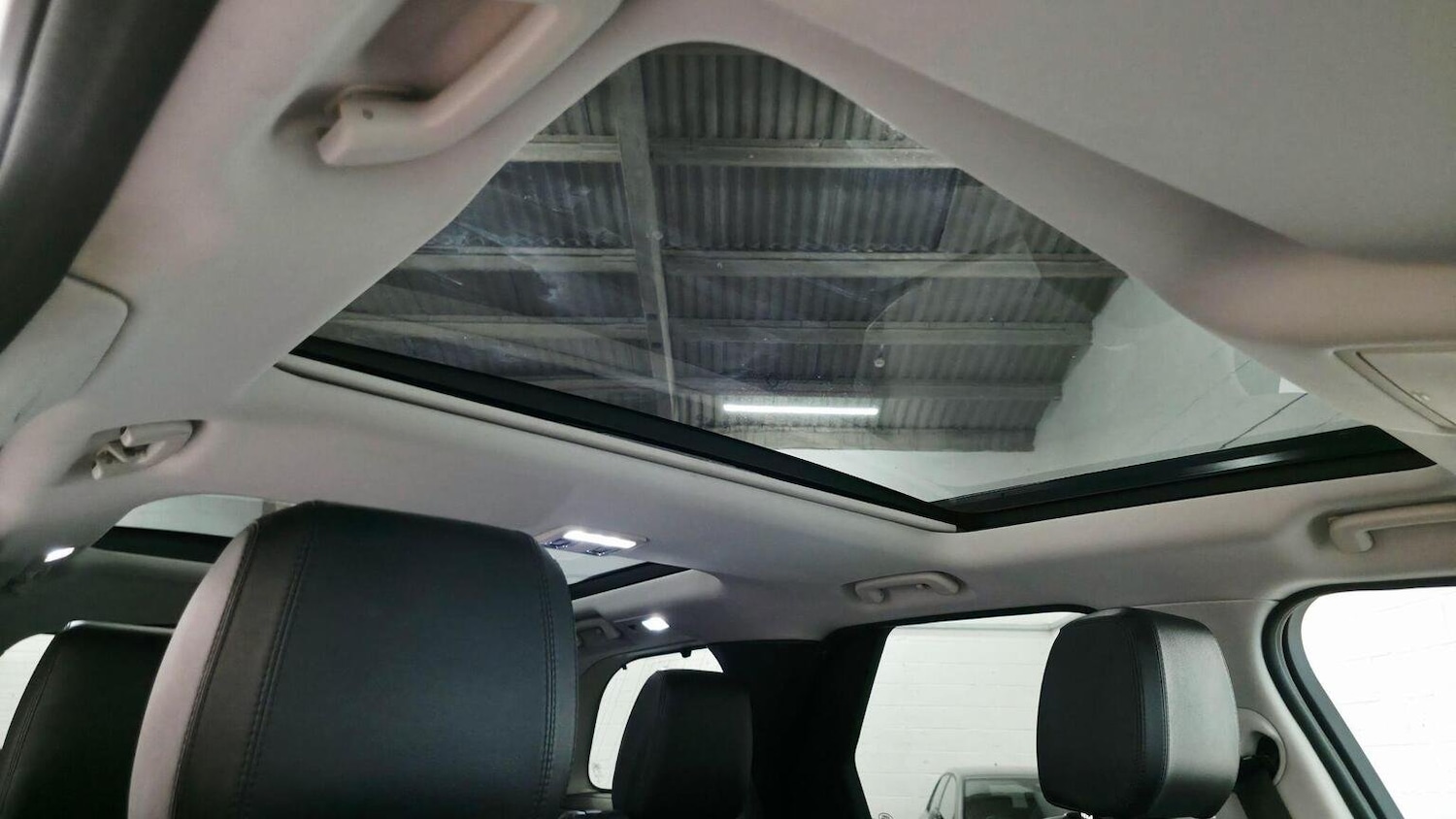 Used Land Rover Discovery 2018 for sale - 77218159: Photo 4