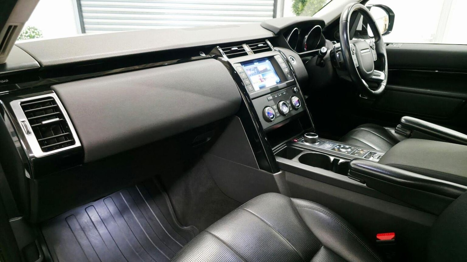 Used Land Rover Discovery 2018 for sale - 77218159: Photo 41