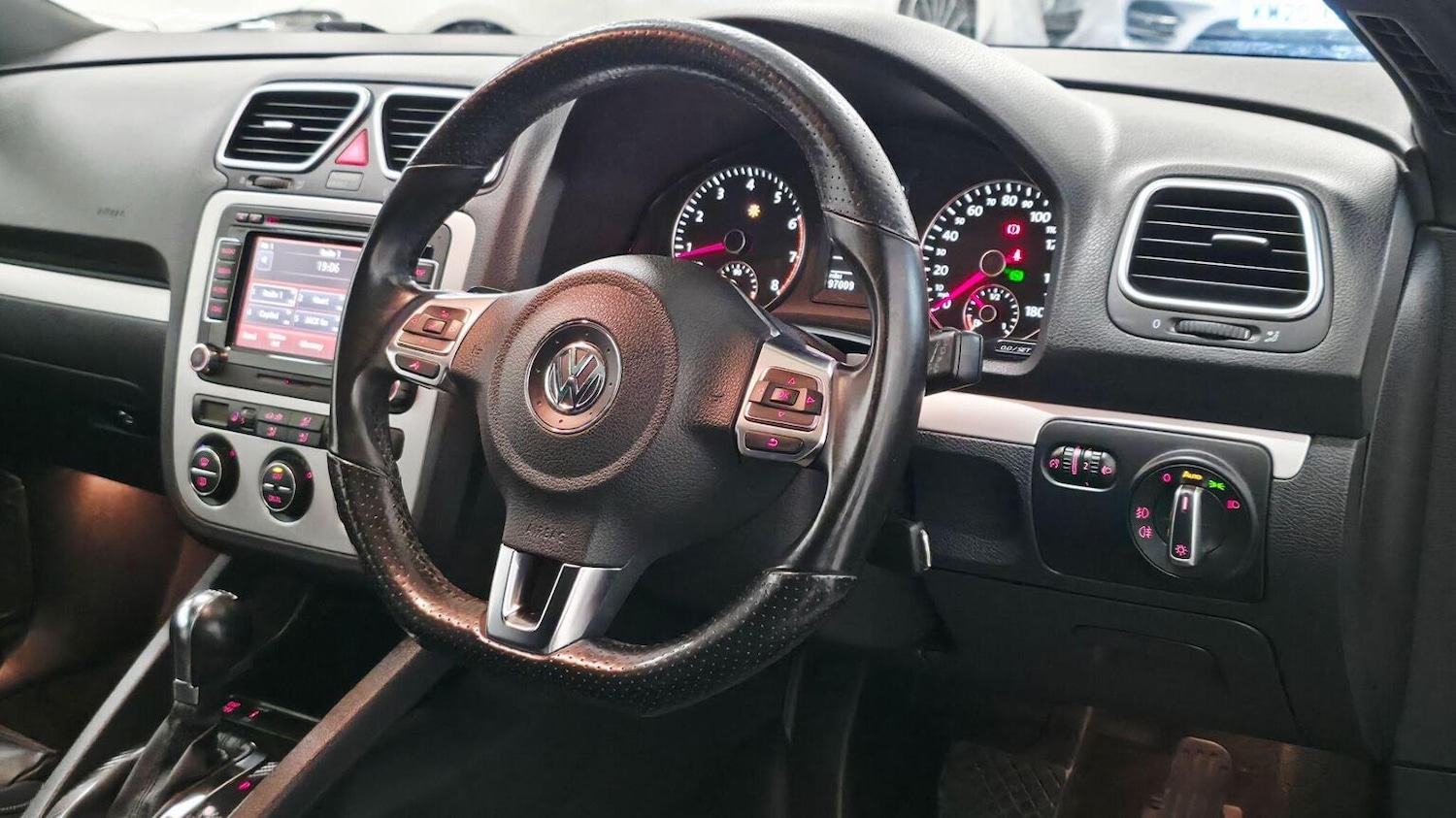 Used Volkswagen Scirocco 2009 for sale - 77218153: Photo 2