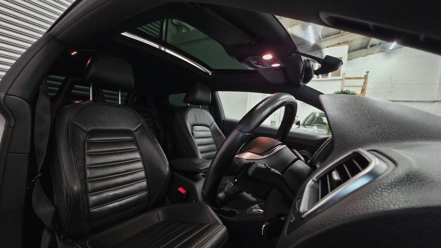 Used Volkswagen Scirocco 2009 for sale - 77218153: Photo 36