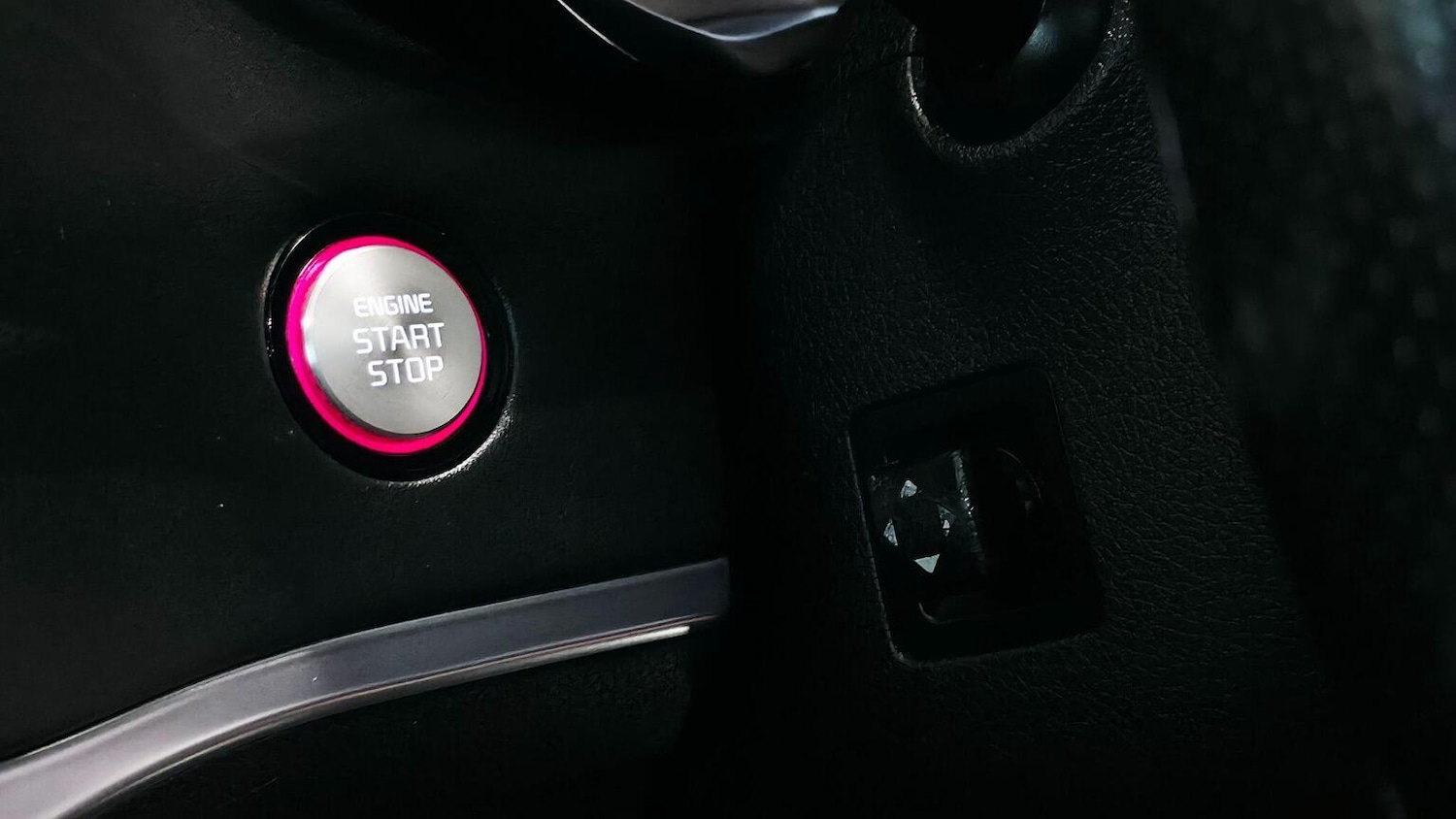 Used Kia Stinger 2017 for sale - 77482285: Photo 13