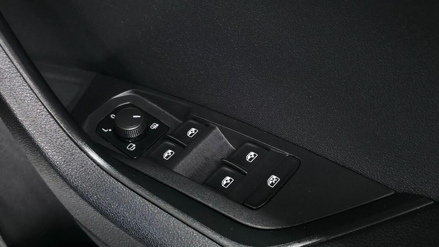 Used Skoda Karoq 2021 for sale - 77528302: Photo 8