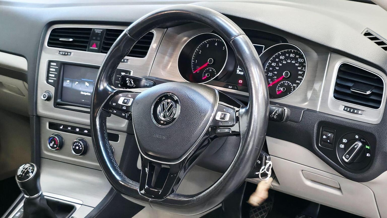 Used Volkswagen Golf 2016 for sale - 77218156: Photo 2