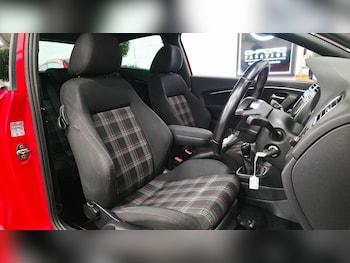 Used Volkswagen Polo 2015 for sale - 79400139: Photo
