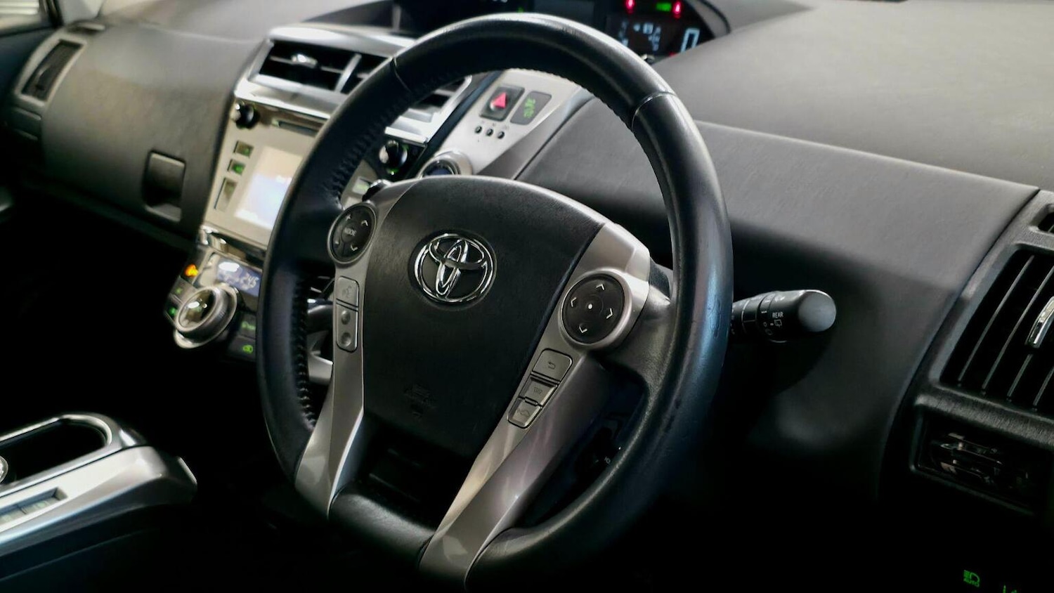 Used Toyota Prius+ 2019 for sale - 77218155: Photo 2