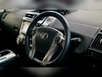Used Toyota Prius+ 2019 for sale - 77218155: Photo