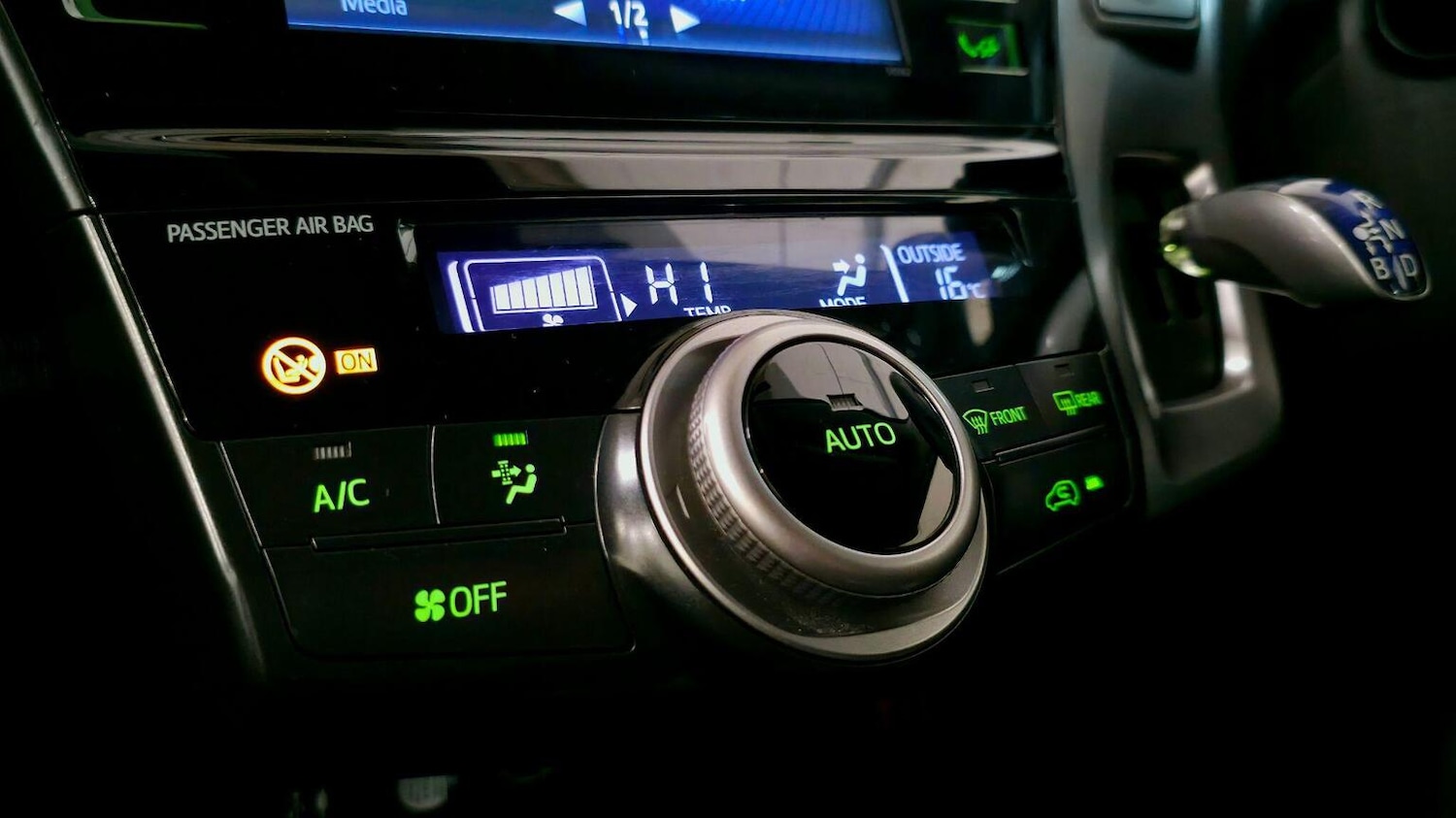 Used Toyota Prius+ 2019 for sale - 77218155: Photo 33