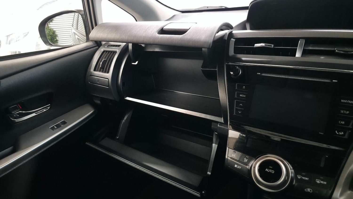 Used Toyota Prius+ 2019 for sale - 77218155: Photo 36