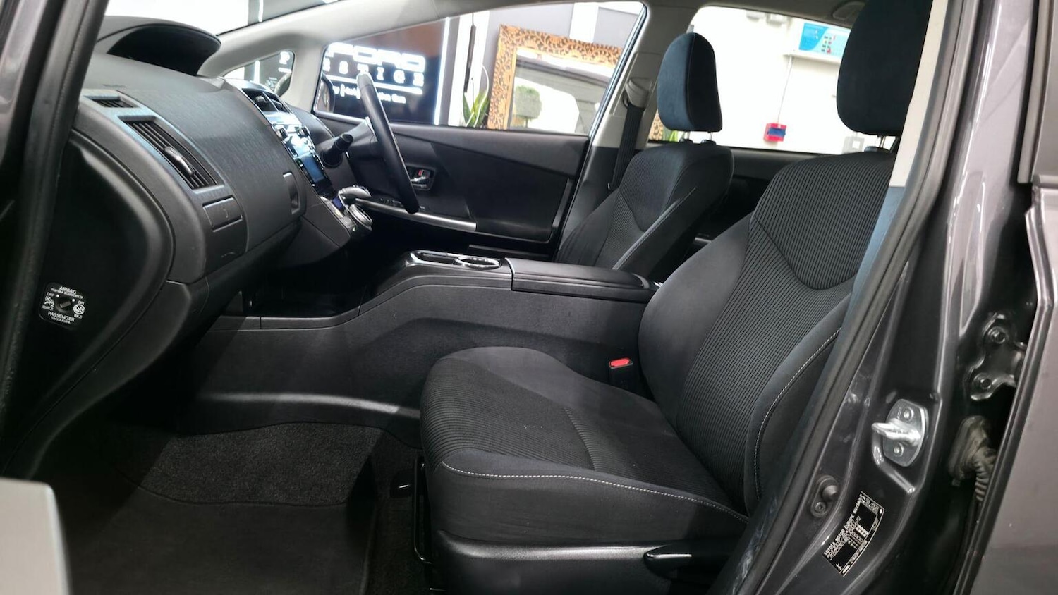 Used Toyota Prius+ 2019 for sale - 77218155: Photo 43