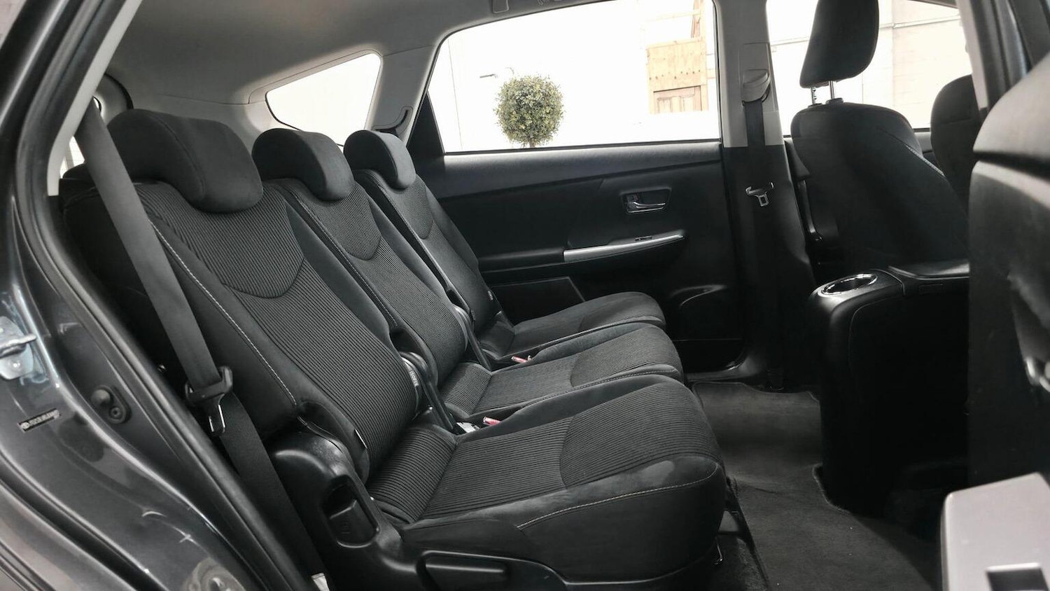 Used Toyota Prius+ 2019 for sale - 77218155: Photo 46