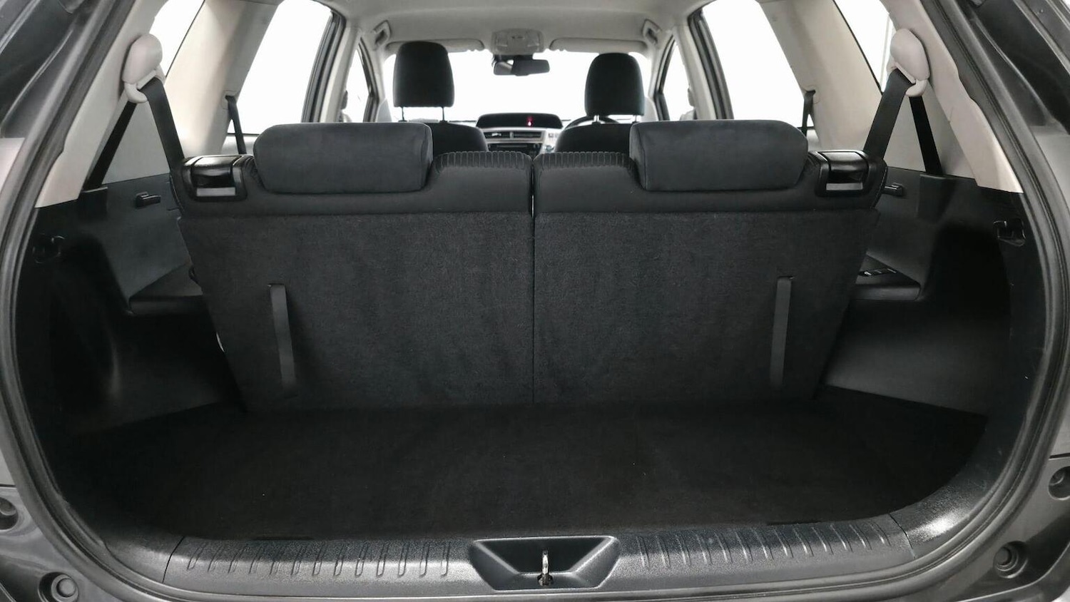 Used Toyota Prius+ 2019 for sale - 77218155: Photo 58