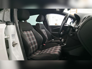 Used Volkswagen Polo 2016 for sale - 79305863: Photo