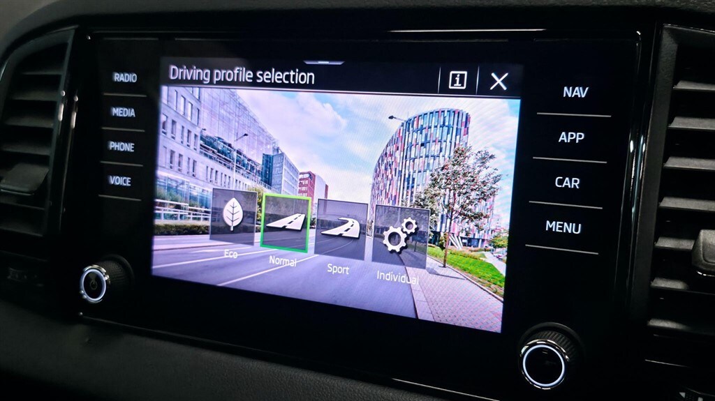 Used Skoda Karoq 2021 for sale - 77903176: Photo 40