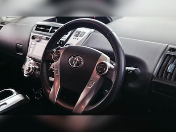 Used Toyota Prius+ 2019 for sale - 77241860: Photo