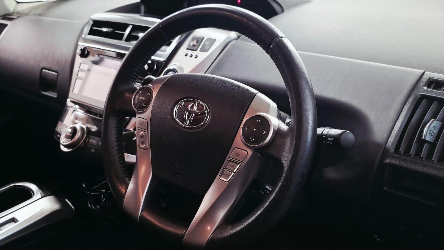 Used Toyota Prius+ 2019 for sale - 77218157: Photo 2