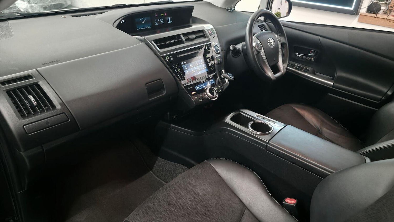 Used Toyota Prius+ 2019 for sale - 77218157: Photo 31