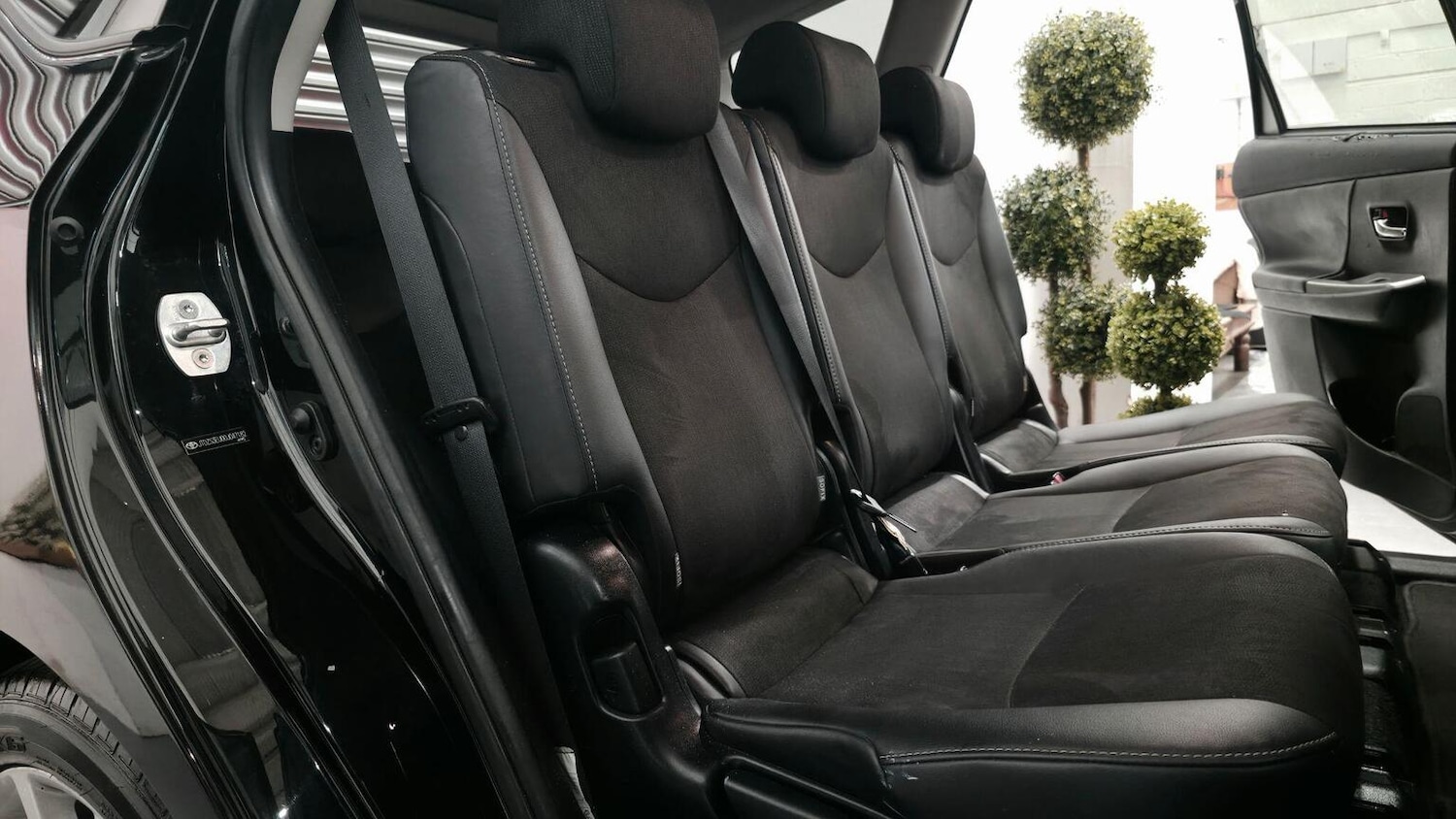 Used Toyota Prius+ 2019 for sale - 77218157: Photo 38