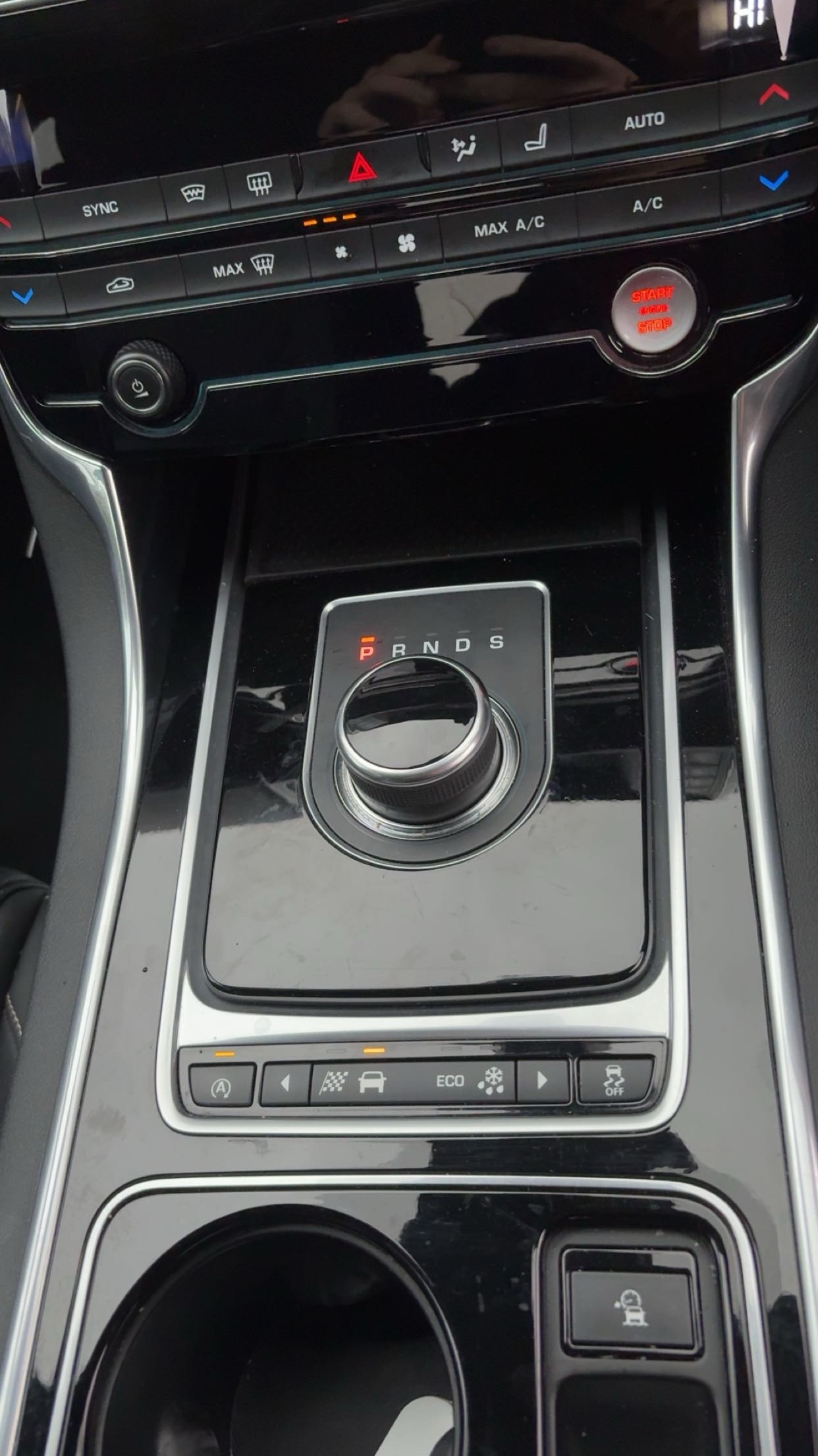 Used Jaguar XE 2017 for sale - 76449416: Photo 11