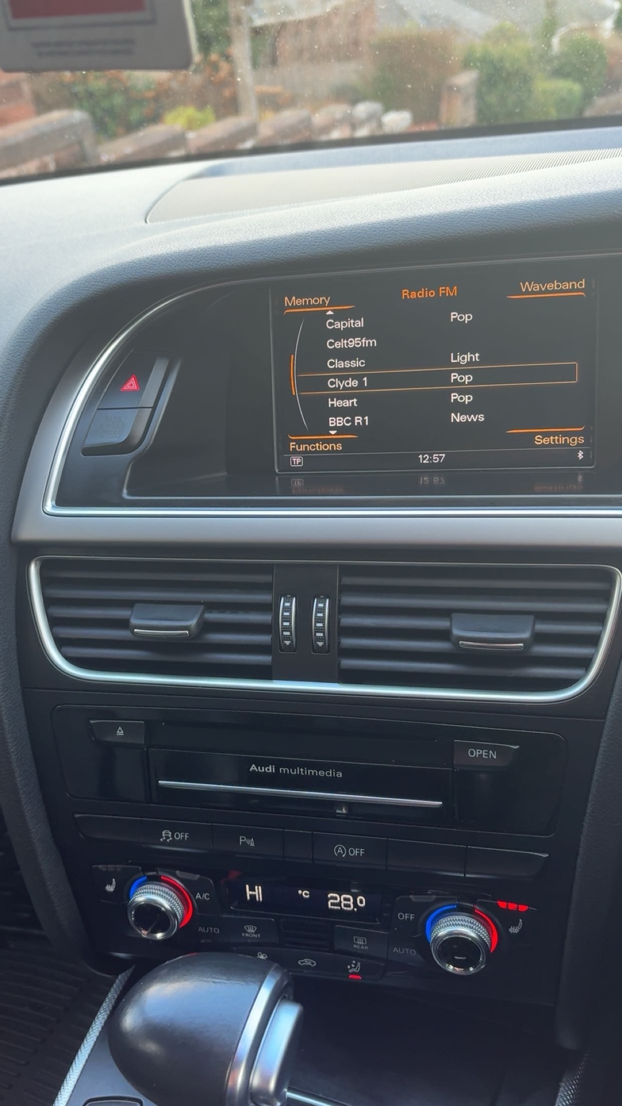 Used Audi A4 2015 for sale - 76736359: Photo 9