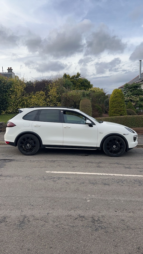 Used Porsche Cayenne 2010 for sale - 73969723: Photo 3