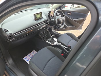 Used Mazda Mazda2 2016 for sale - 77600480: Photo