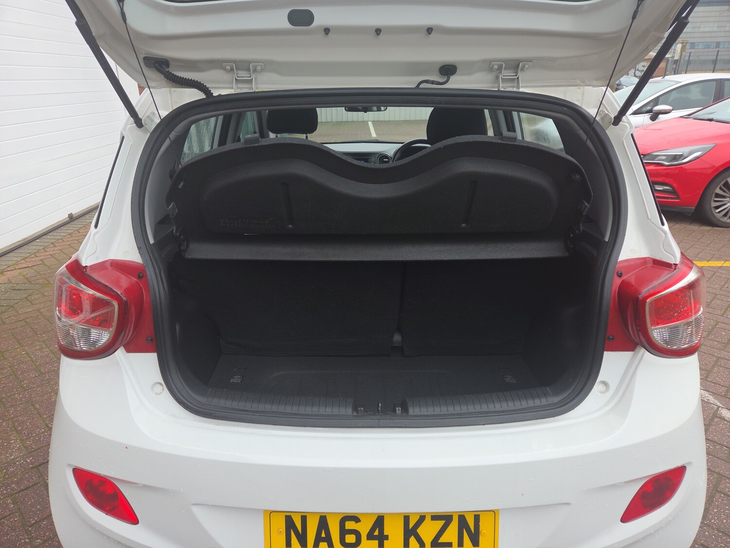 Used Hyundai i10 2014 for sale - 77786291: Photo 9