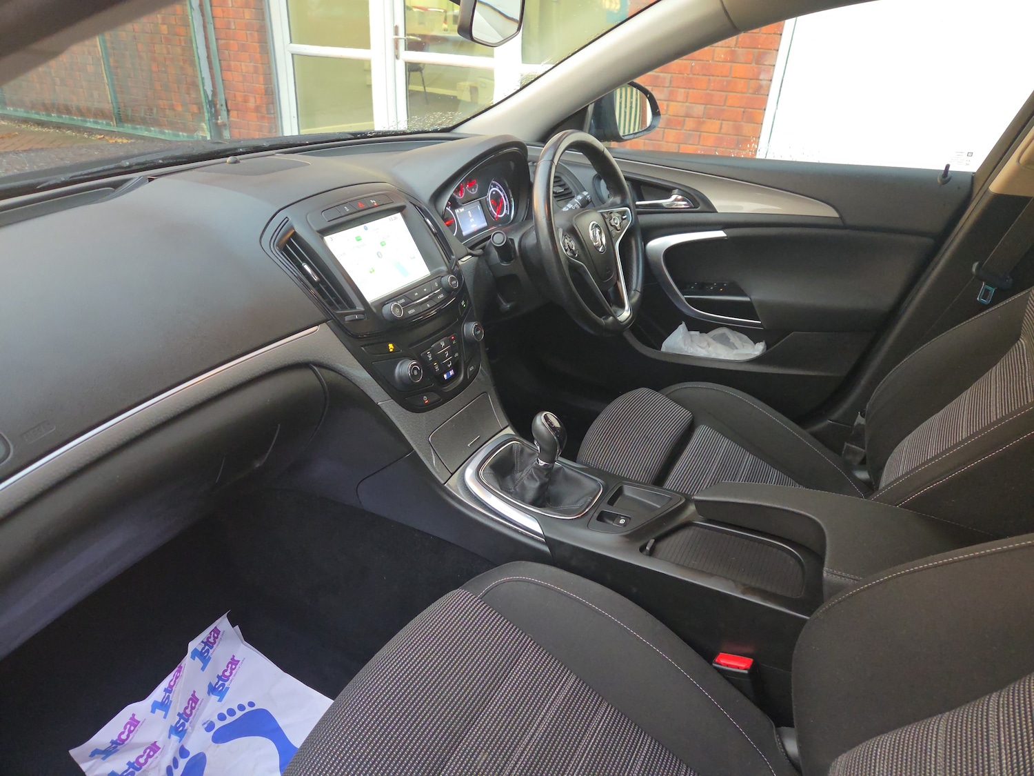 Used Vauxhall Insignia 2017 for sale - 76635789: Photo 2