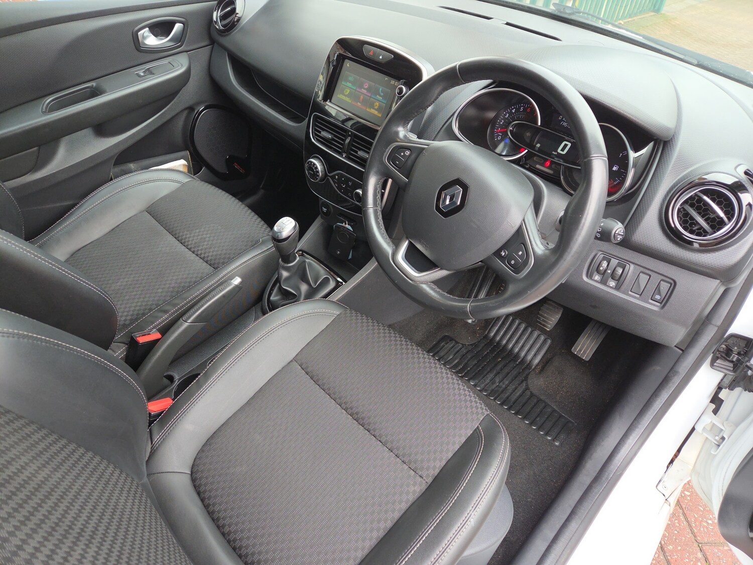 Used Renault Clio 2018 for sale - 77698320: Photo 6