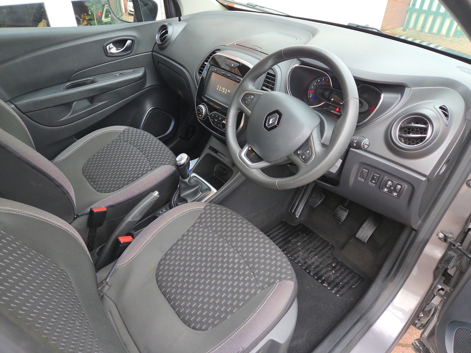 Used Renault Captur 2017 for sale - 76977949: Photo 6