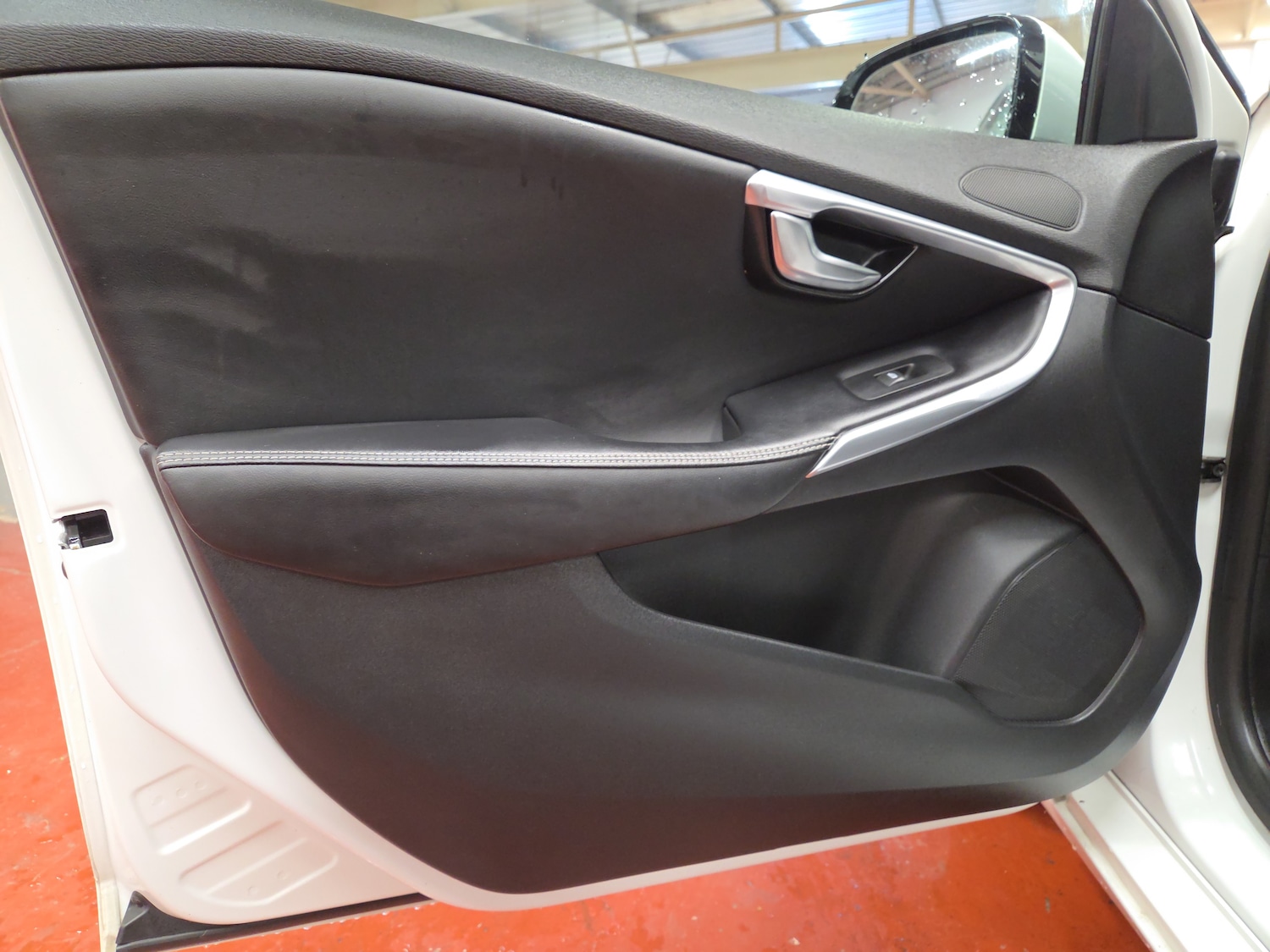 Used Volvo V40 2014 for sale - 76661127: Photo 11