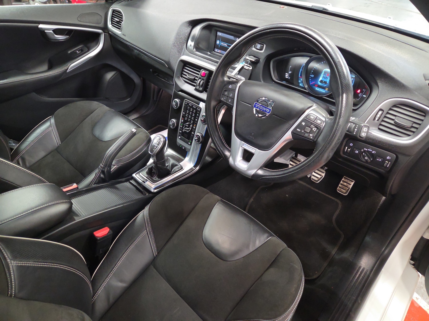 Used Volvo V40 2014 for sale - 76661127: Photo 6