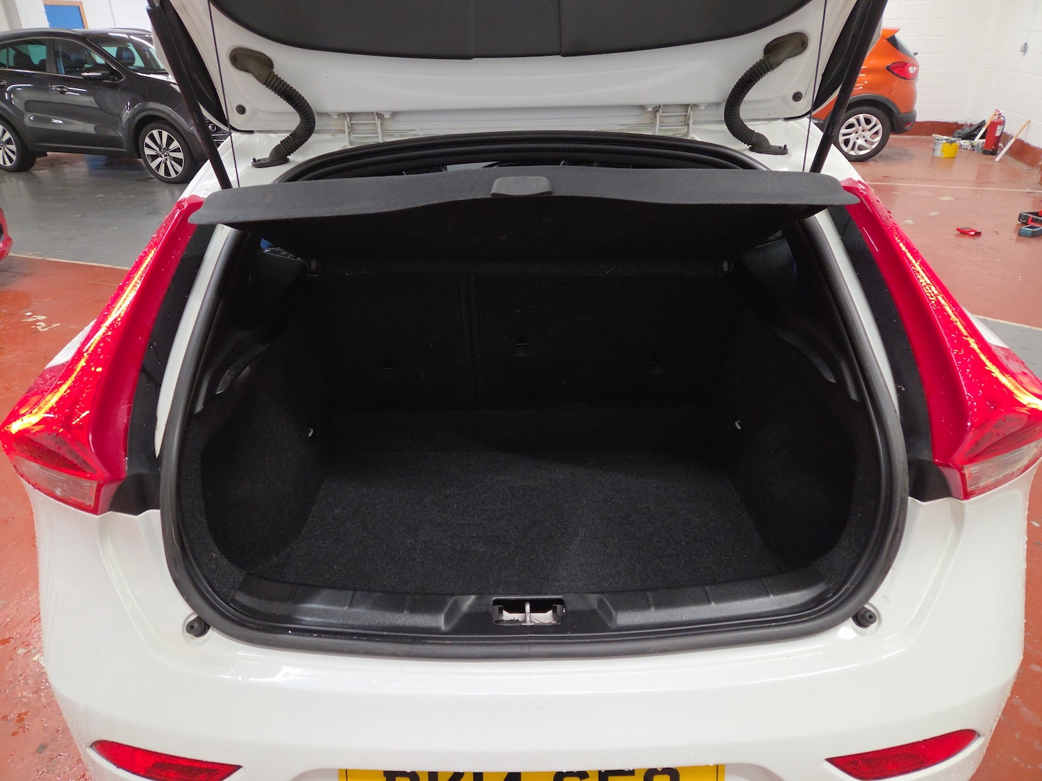 Used Volvo V40 2014 for sale - 76661127: Photo 9