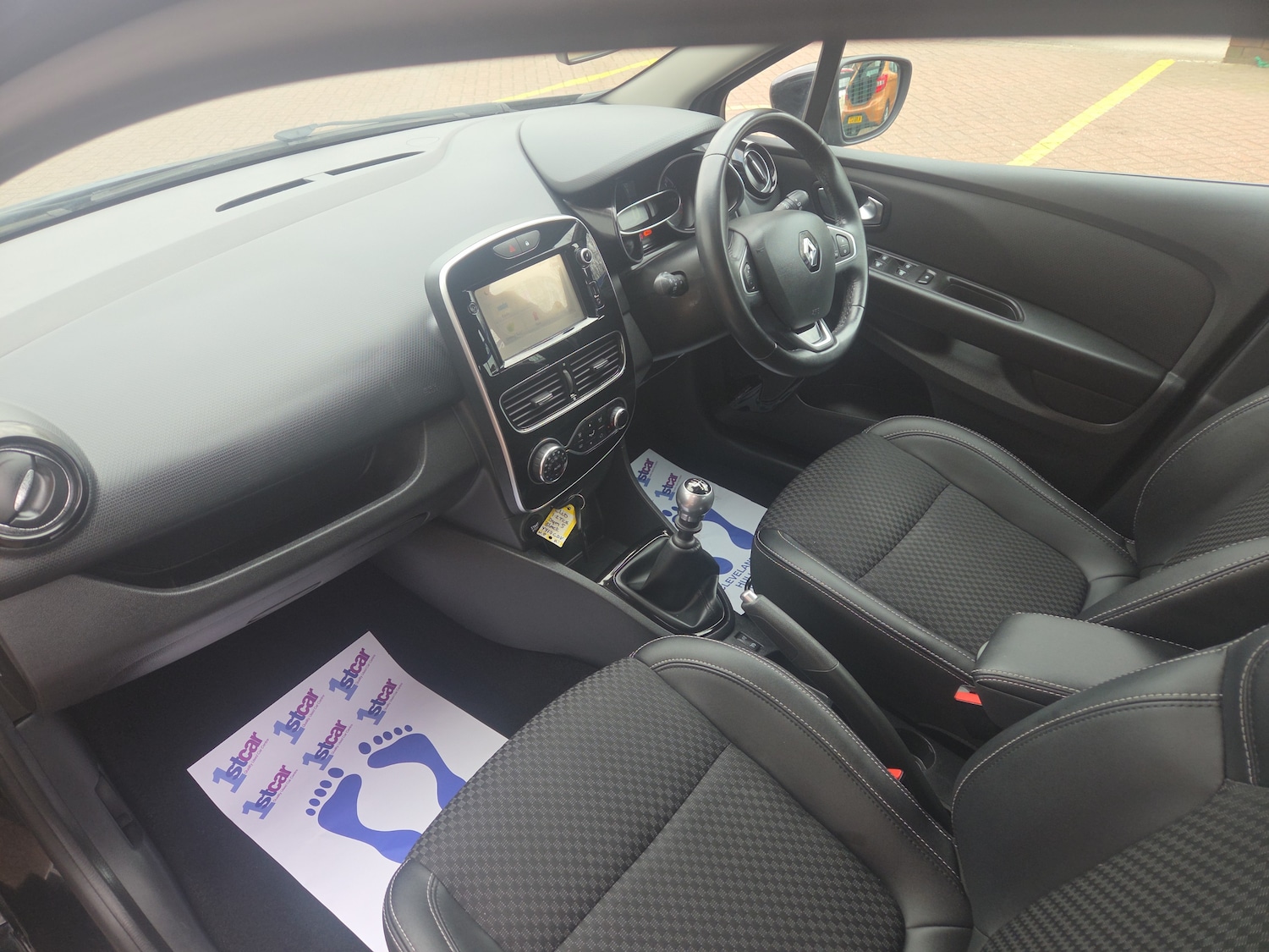 Used Renault Clio 2017 for sale - 78103429: Photo 2