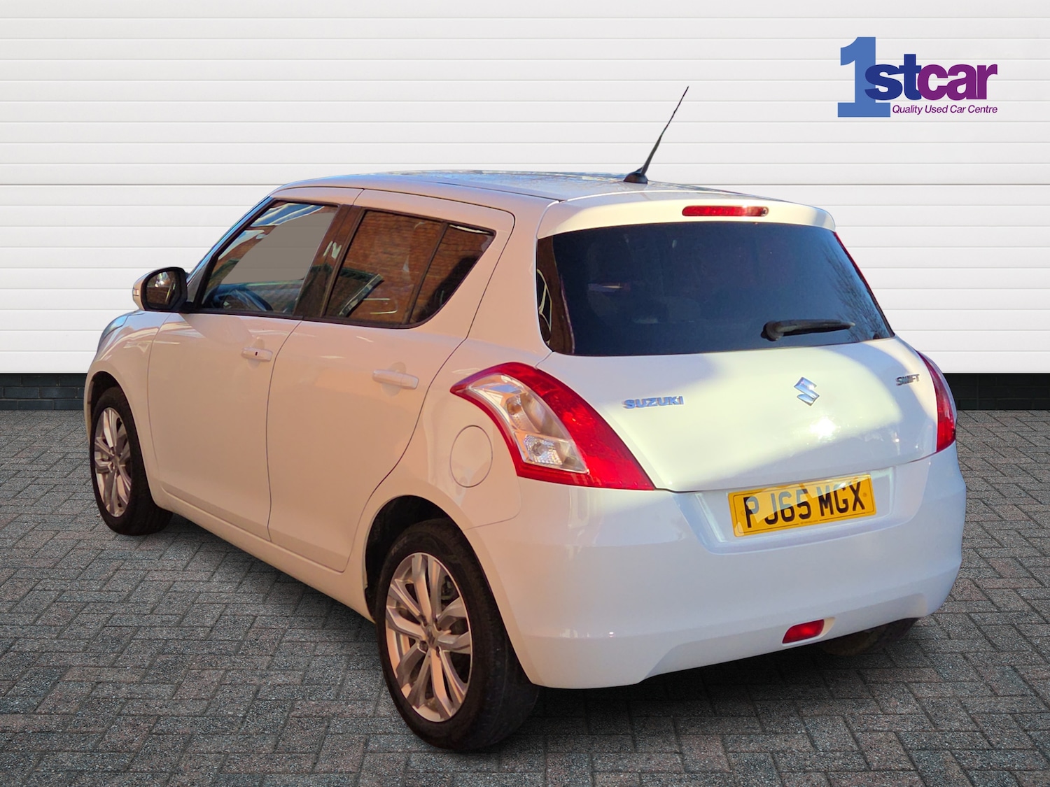 Used Suzuki Swift 2015 for sale - 76760747: Photo 3