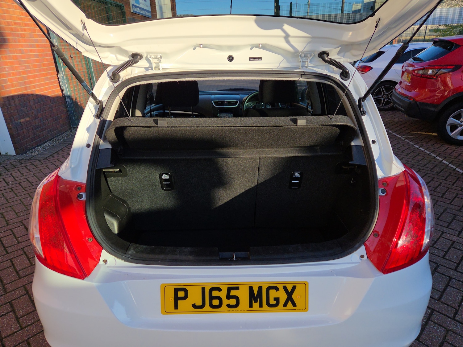 Used Suzuki Swift 2015 for sale - 76760747: Photo 9