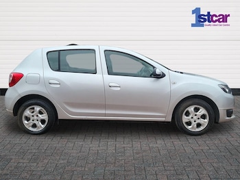 Used Dacia Sandero 2015 for sale - 79555552: Photo