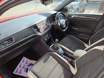 Used Volkswagen T-Roc 2018 for sale - 77673934: Photo