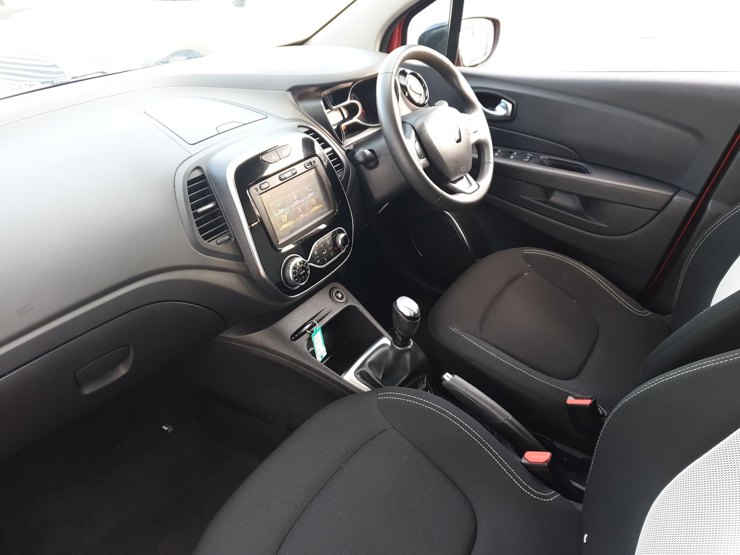 Used Renault Captur 2018 for sale - 77526225: Photo 2