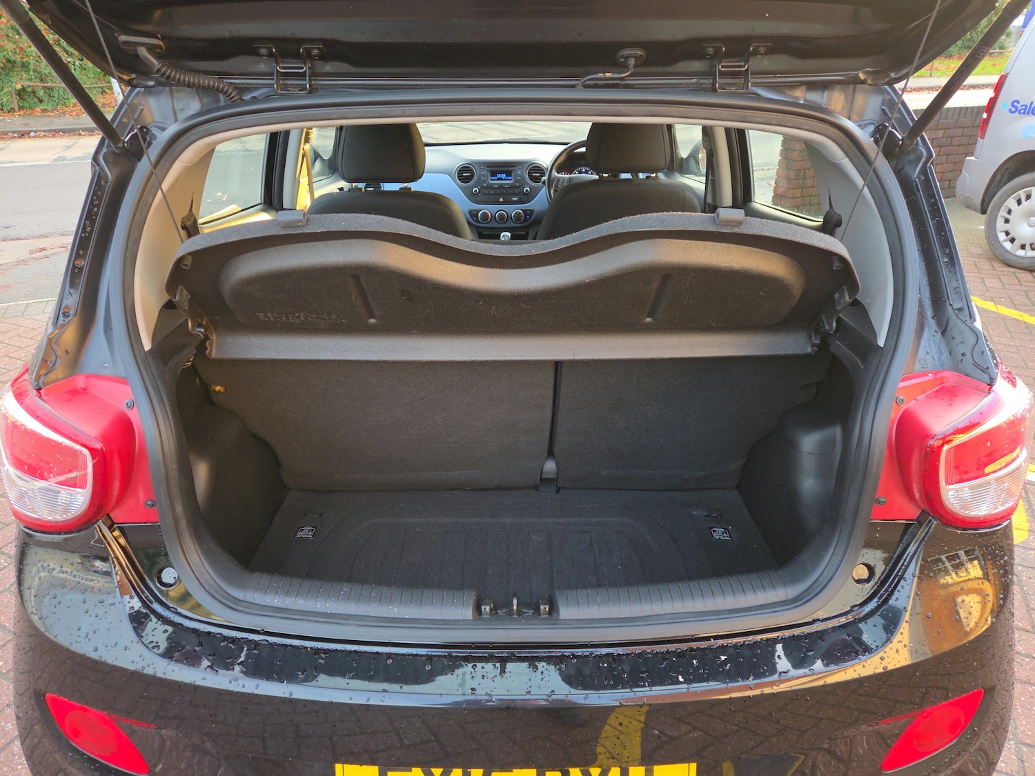 Used Hyundai i10 2015 for sale - 76966828: Photo 9