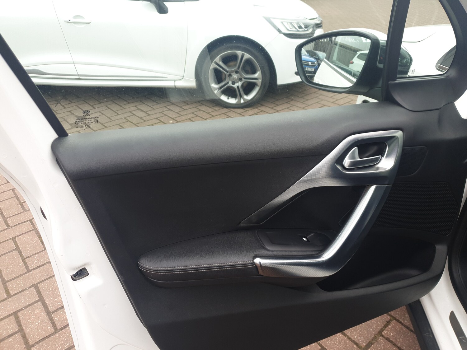 Used Peugeot 2008 2014 for sale - 77911325: Photo 11