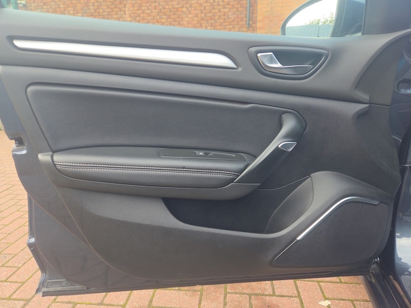 Used Renault Megane 2018 for sale - 76229530: Photo 11