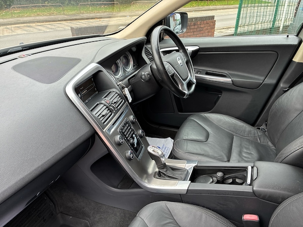 Used Volvo XC60 2016 for sale - 76271745: Photo 2