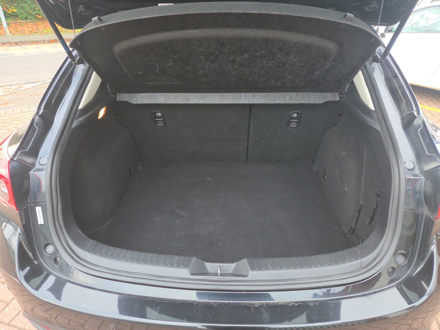 Used Mazda Mazda3 2015 for sale - 76915124: Photo 9