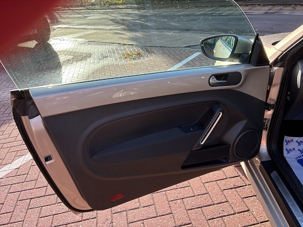 Used Volkswagen Beetle 2014 for sale - 76176510: Photo 11