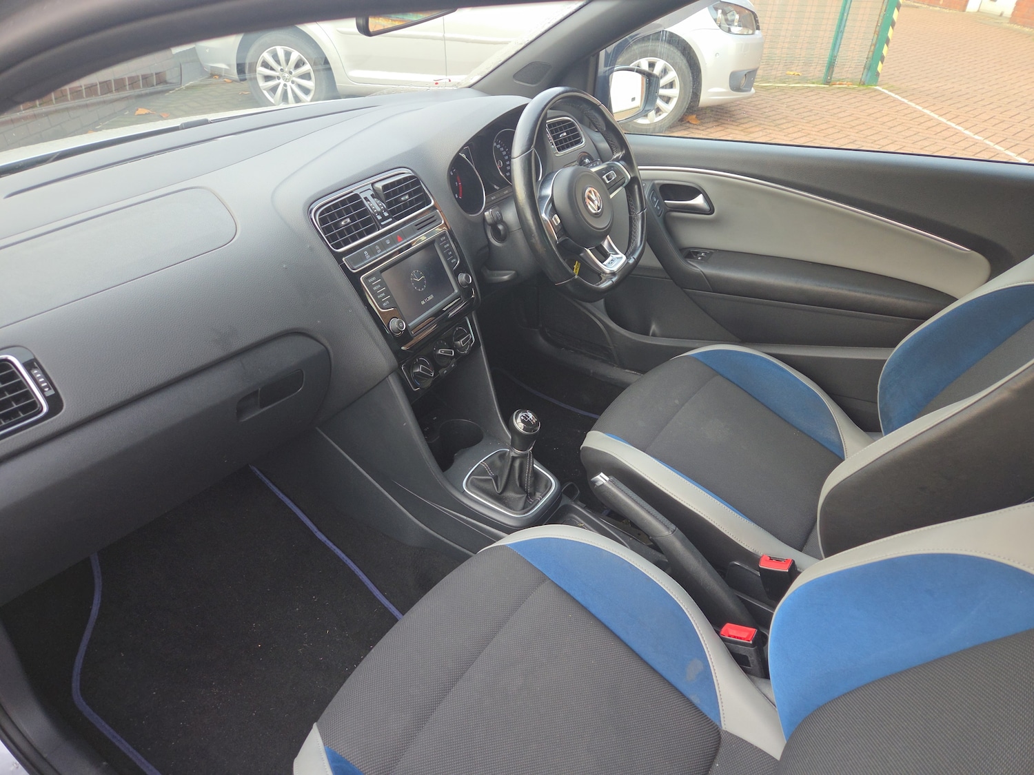 Used Volkswagen Polo 2015 for sale - 76501104: Photo 2