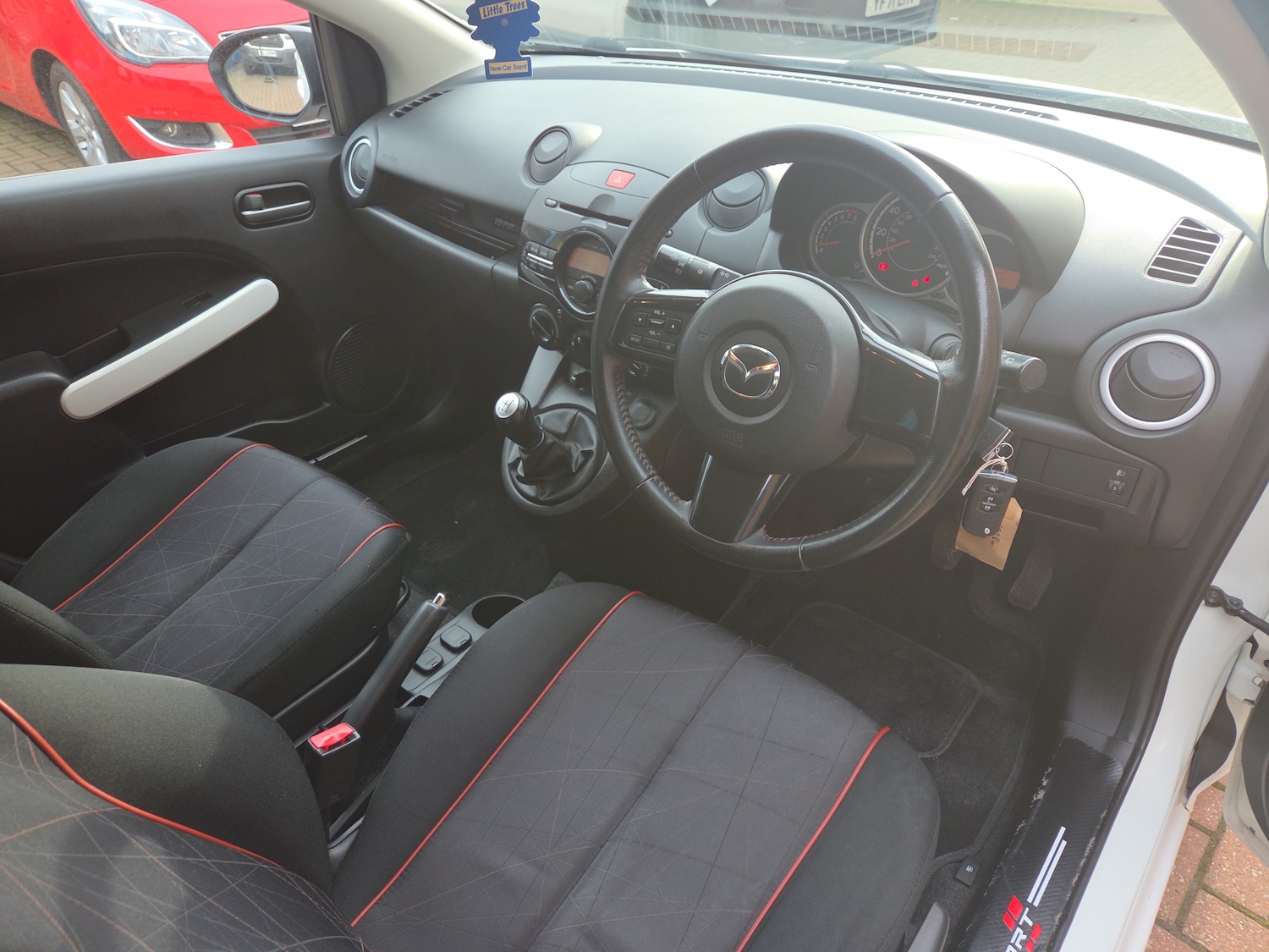 Used Mazda Mazda2 2014 for sale - 76501108: Photo 6