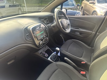 Used Renault Captur 2018 for sale - 76176511: Photo 2
