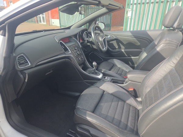 Used Vauxhall Cascada 2015 for sale - 76217377: Photo 2