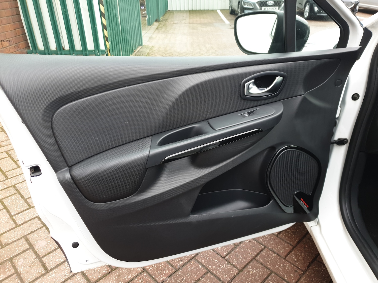 Used Renault Clio 2015 for sale - 77293510: Photo 11