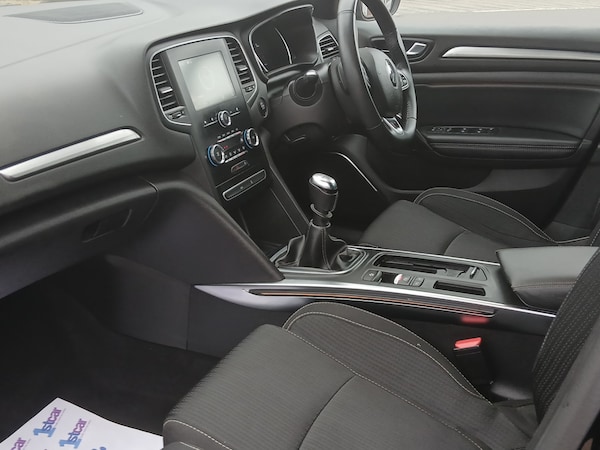 Used Renault Megane 2019 for sale - 75625572: Photo 2